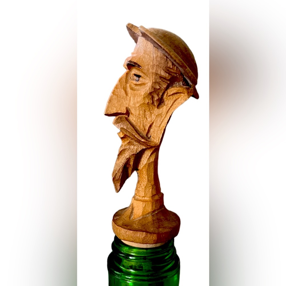 Vintage Folk Art Hand Carved Wooden Bottle/Wine Stopper